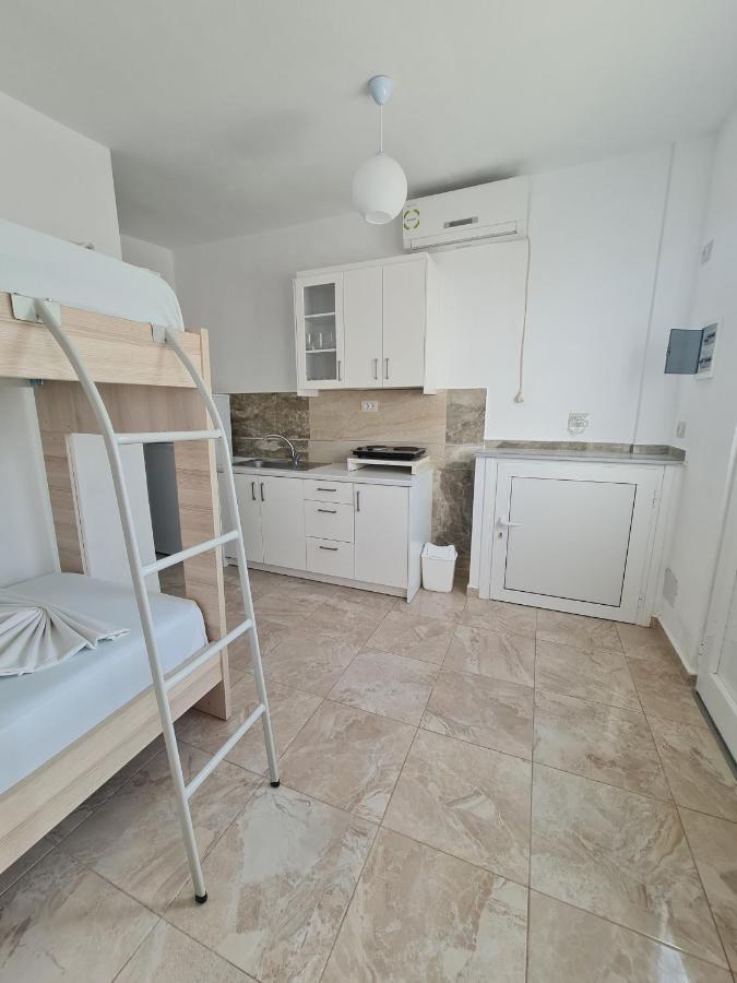 Ava'S Guesthouse Ksamil Eksteriør bilde